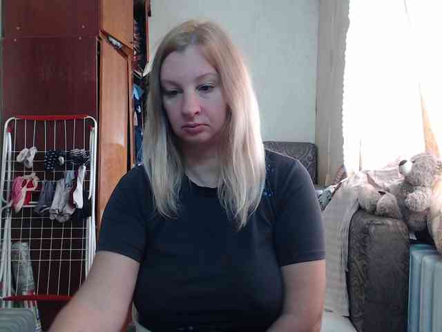 BustyBlondy webcam