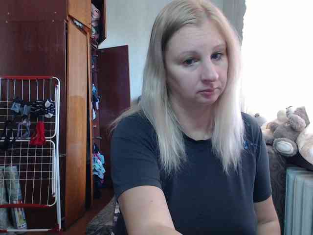 BustyBlondy webcam