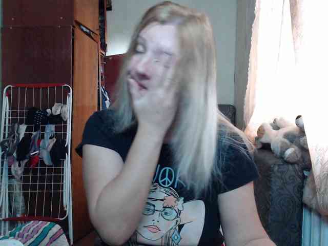 BustyBlondy webcam