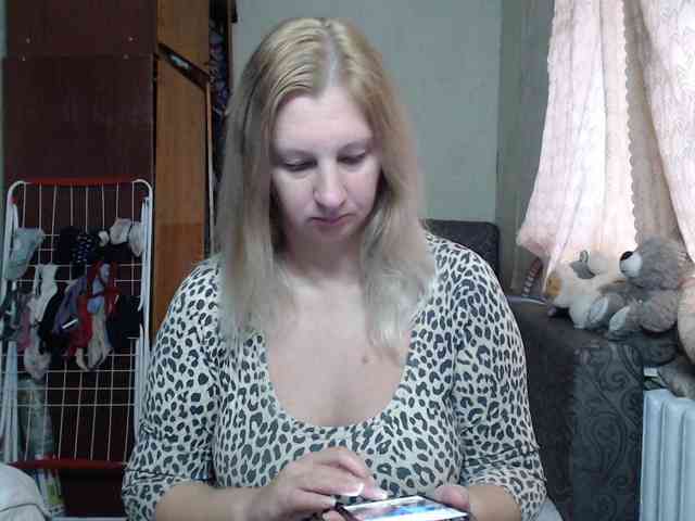BustyBlondy webcam