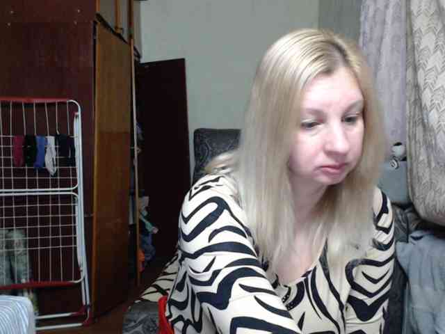 BustyBlondy webcam