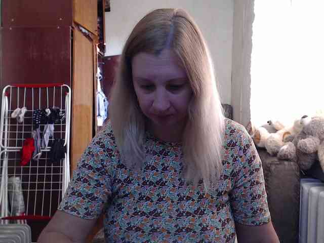 BustyBlondy webcam
