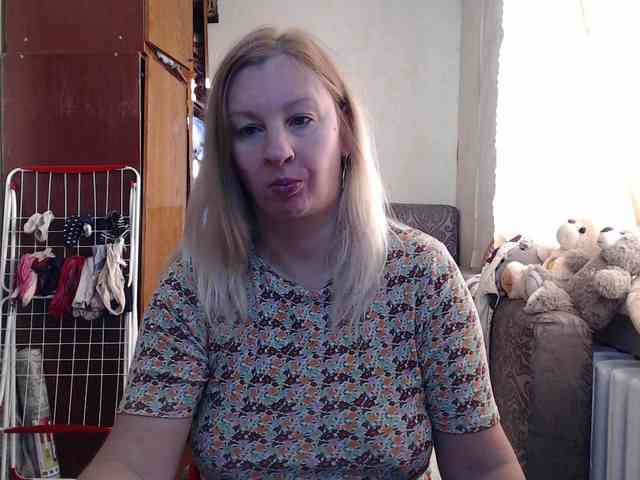 BustyBlondy webcam