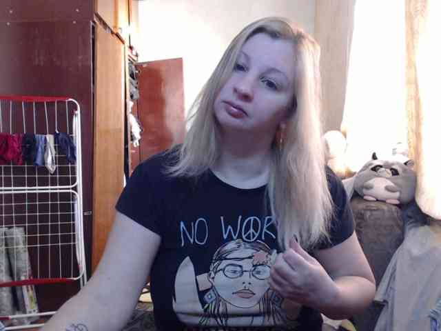 BustyBlondy webcam