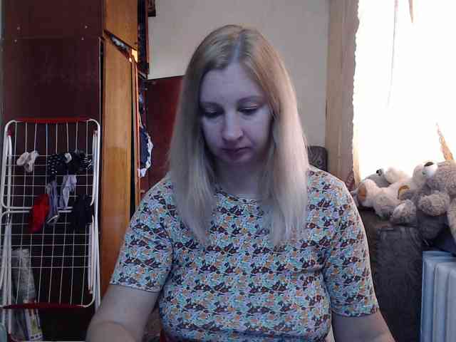 BustyBlondy webcam