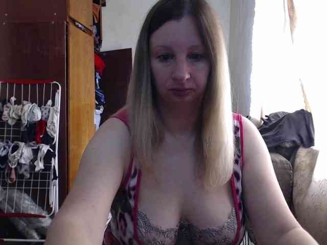 BustyBlondy webcam