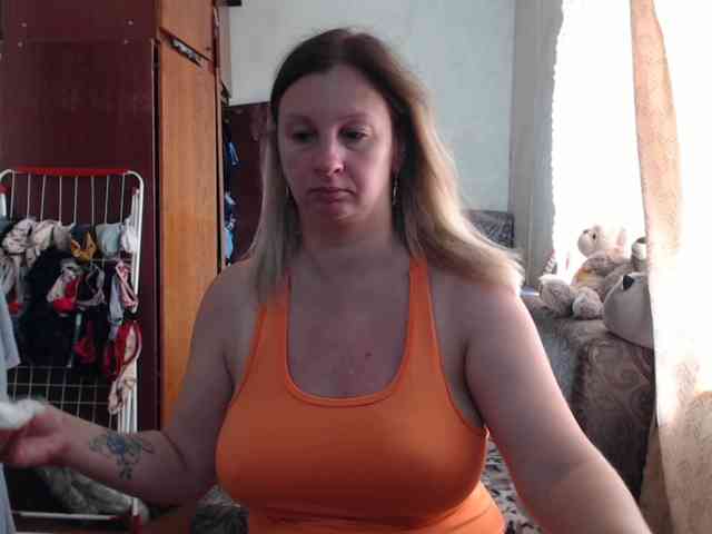BustyBlondy webcam