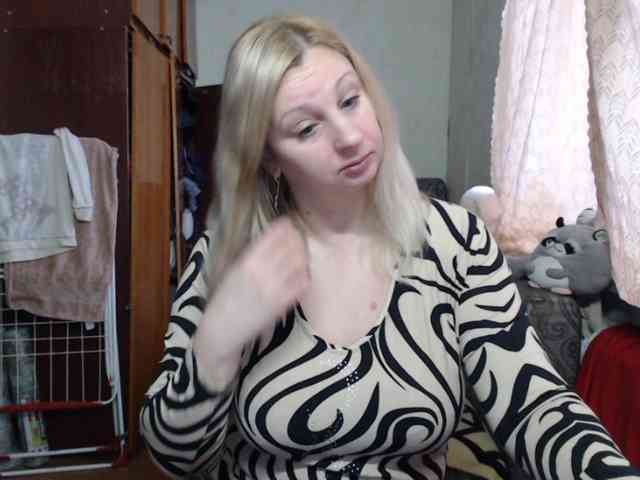 BustyBlondy webcam