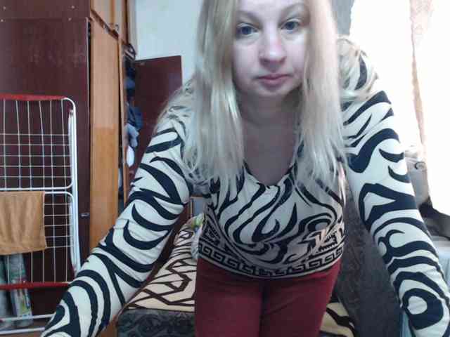 BustyBlondy webcam