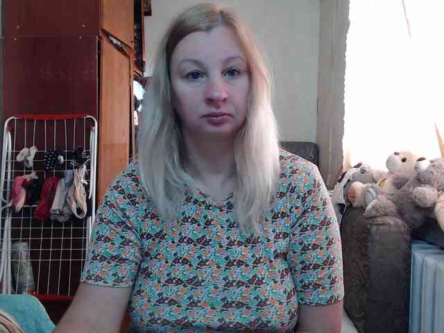 BustyBlondy webcam