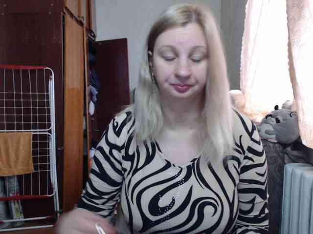 BustyBlondy webcam