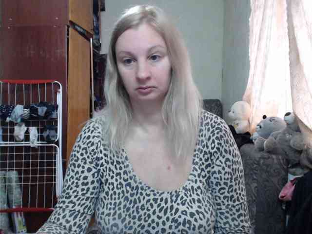 BustyBlondy webcam