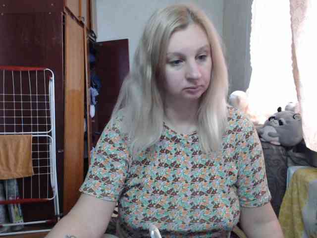 BustyBlondy webcam