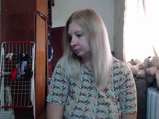 BustyBlondy webcam