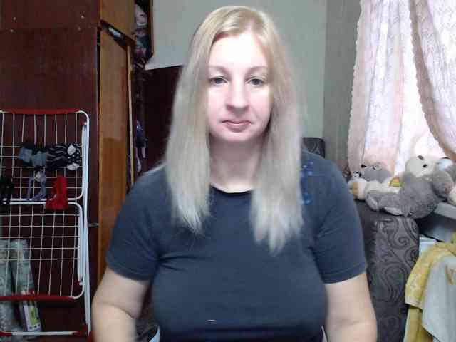 BustyBlondy webcam