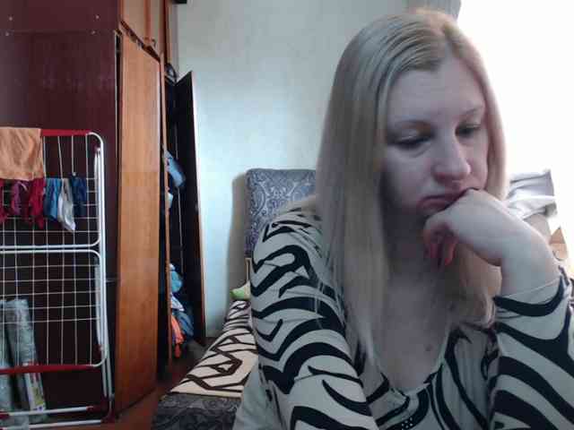 BustyBlondy webcam