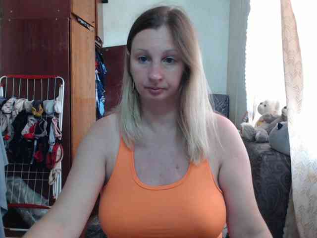 BustyBlondy webcam
