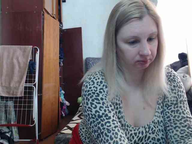 BustyBlondy webcam