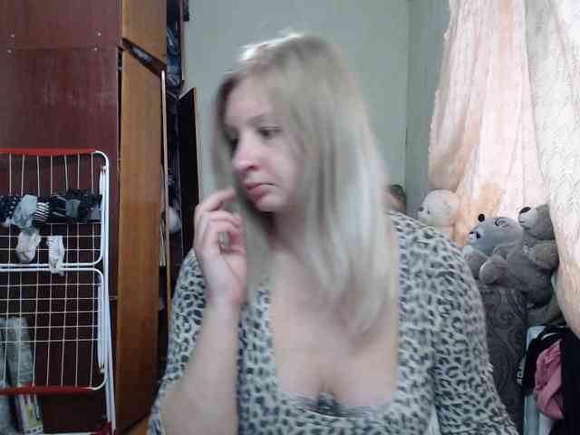 BustyBlondy webcam