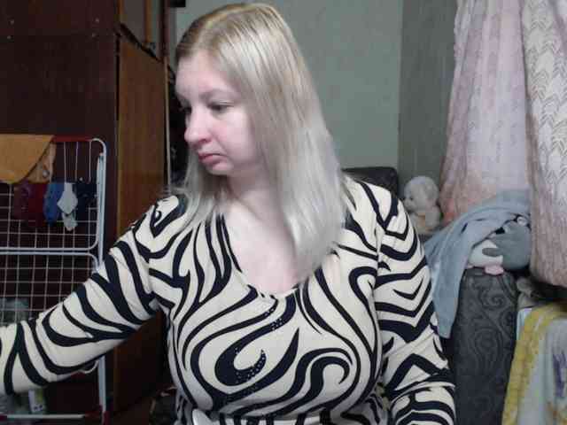BustyBlondy webcam