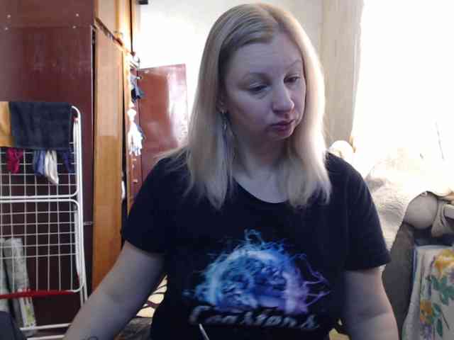 BustyBlondy webcam