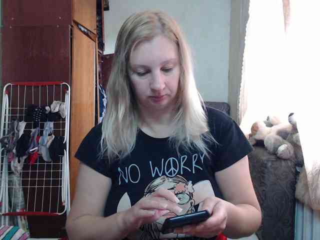 BustyBlondy webcam
