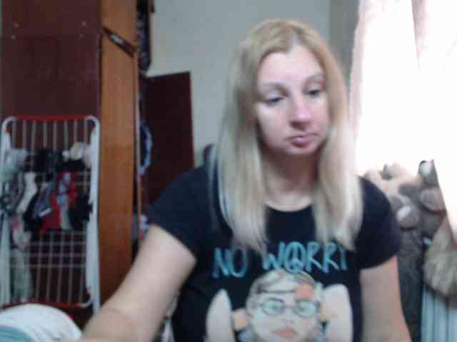 BustyBlondy webcam