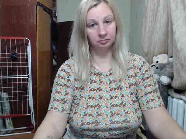 BustyBlondy webcam