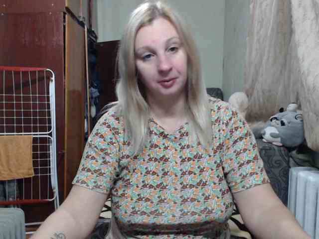 BustyBlondy webcam