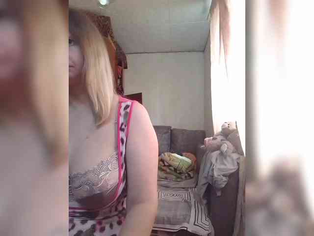BustyBlondy webcam