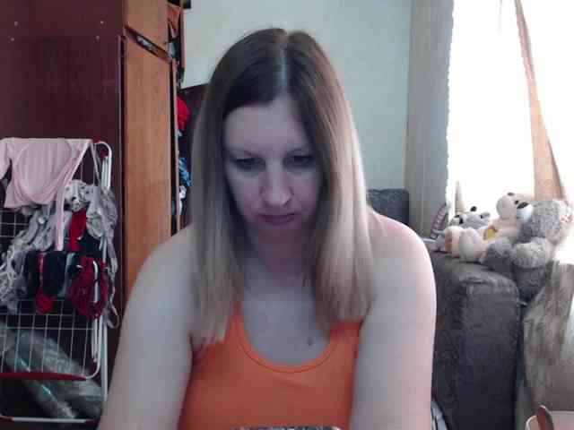 BustyBlondy webcam