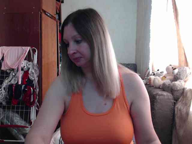 BustyBlondy webcam