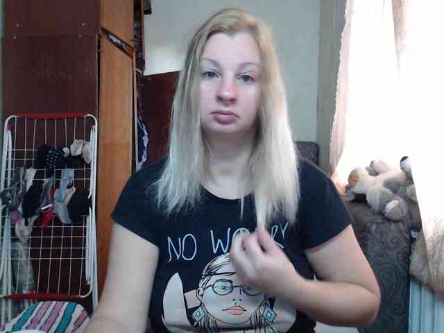 BustyBlondy webcam