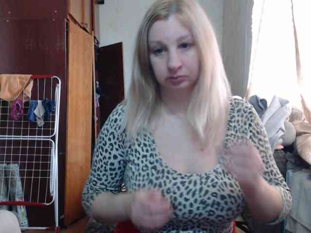 BustyBlondy webcam