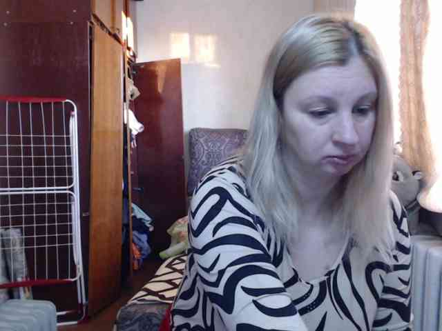 BustyBlondy webcam