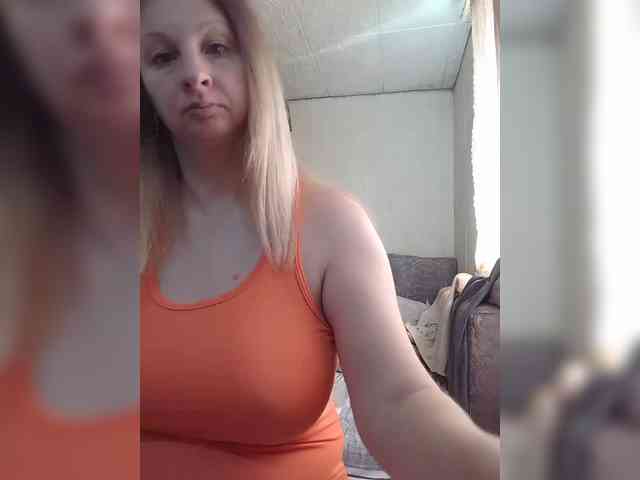 BustyBlondy webcam