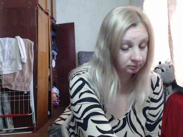 BustyBlondy webcam