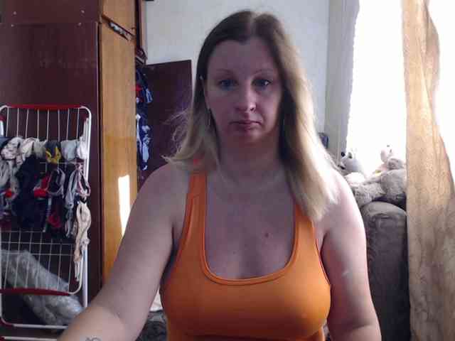 BustyBlondy webcam
