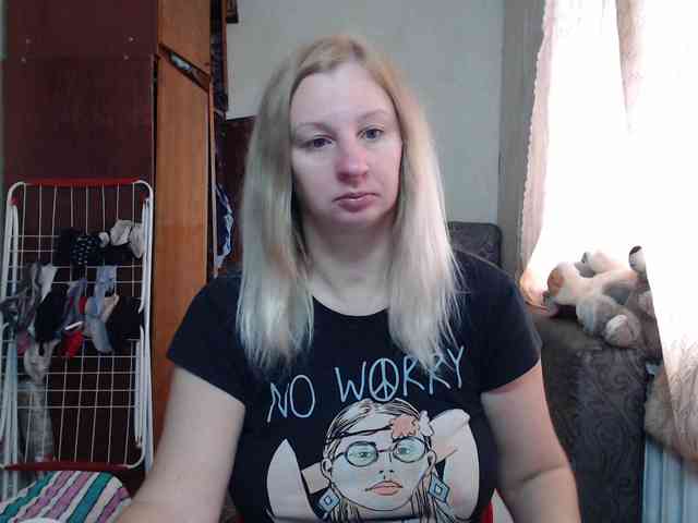 BustyBlondy webcam