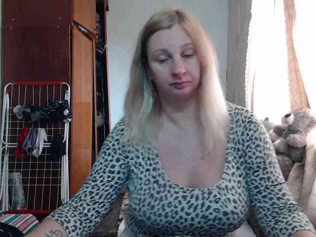 BustyBlondy webcam