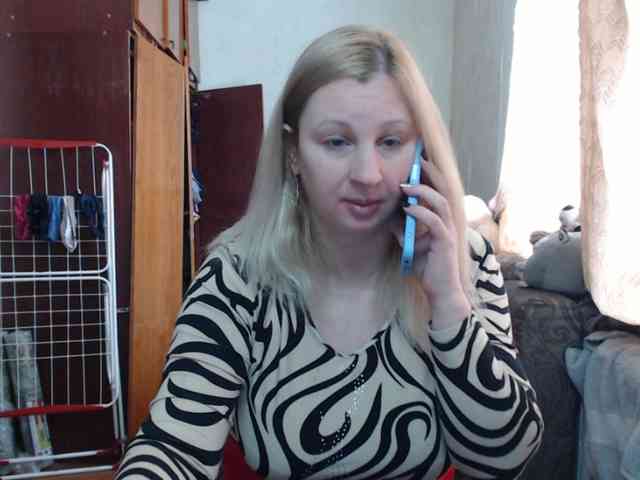 BustyBlondy webcam