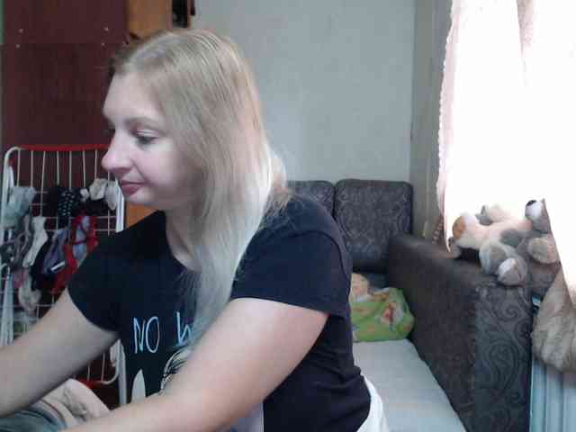 BustyBlondy webcam