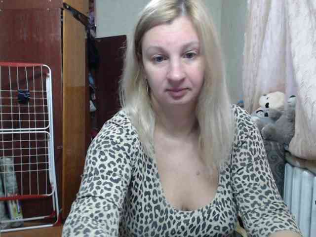 BustyBlondy webcam