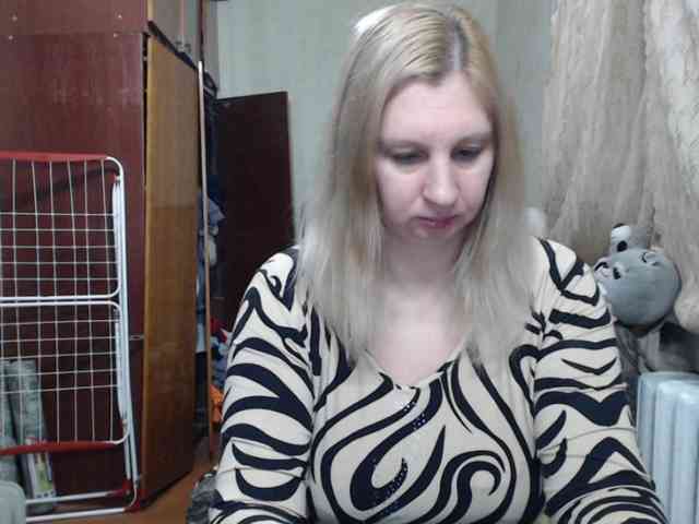 BustyBlondy webcam