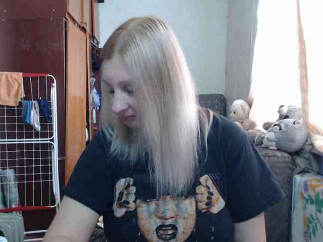 BustyBlondy webcam