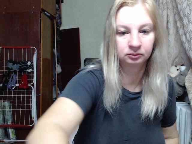 BustyBlondy webcam
