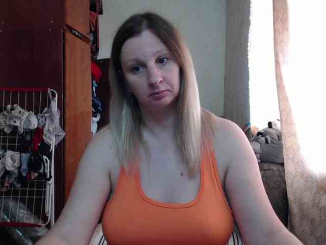 BustyBlondy webcam