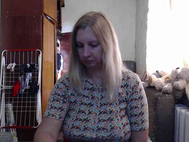BustyBlondy webcam