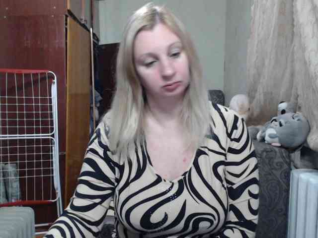 BustyBlondy webcam