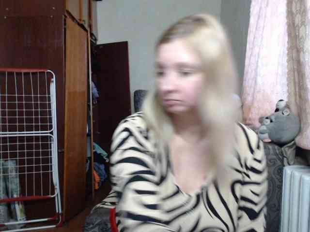BustyBlondy webcam